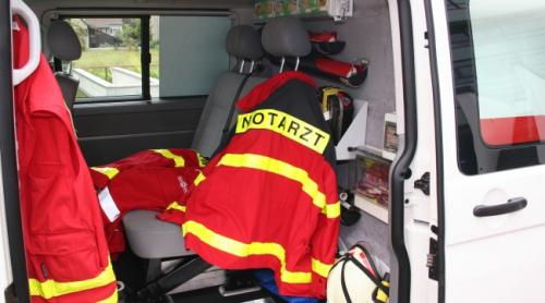 Ploiești: Ambulanță răsturnată de un autoturism și cinci persoane la spital 