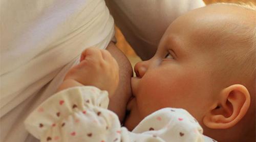 Laptele matern, un vaccin natural