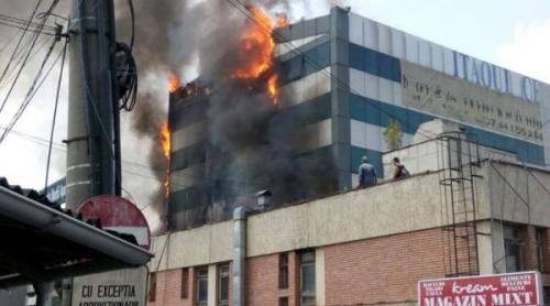 Incendiu puternic în Piața Crângași din Capitală (LIVE VIDEO)