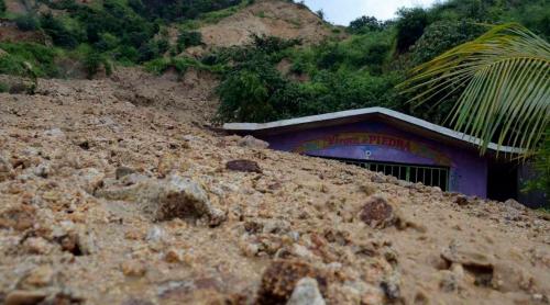 Furtuna Earl a făcut PRĂPĂD în Mexic: Zeci de oameni, îngropați de vii de alunecările de teren (VIDEO)