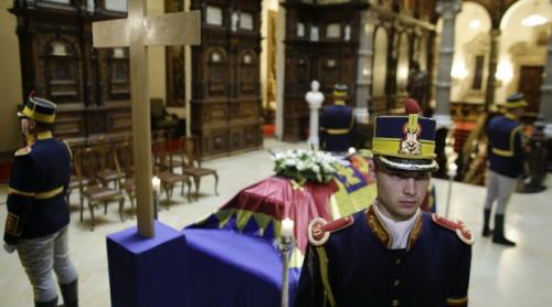La Funeraliile Reginei Ana vin membri ai celor mai importante familii imperiale şi regale