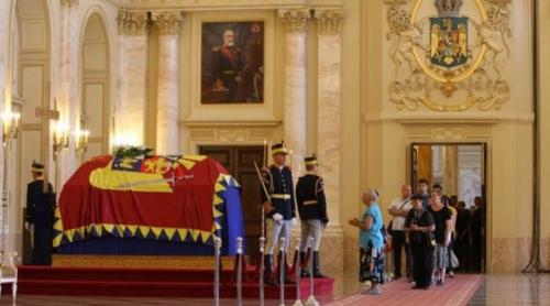 Funeraliile Reginei Ana. Românii mai pot veni și astăzi la Palatul Regal pentru un ultim omagiu