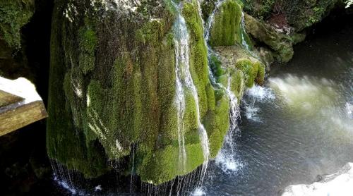 Cea mai fotografiată cascadă din România, Bigăr, va fi mai accesibilă turiştilor (GALERIE FOTO)