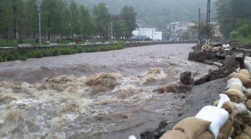 Alertă de inundații! Cod portocaliu pe râuri din Vrancea și Buzău