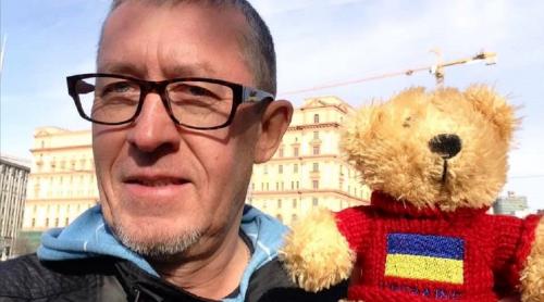 Jurnalist rus, găsit împușcat în cap în locuința sa din Kiev