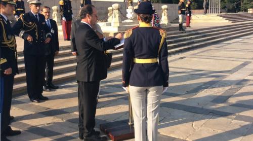Prima vizită a lui Hollande în România. Marseilleza, cântată la Monumentul Soldatului Necunoscut (VIDEO)