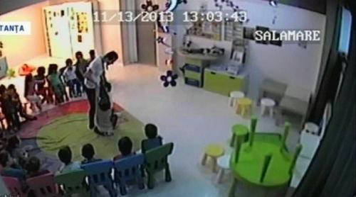 Copii de grădiniță, citaţi cu mandate de aducere! Micuții au fost duși la tribunal cu jandarmii (VIDEO)