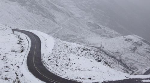 Ninge viscolit la munte! Strat de zăpadă de până la 10 cm pe Transfăgărășan. IMAGINI LIVE pe webcam