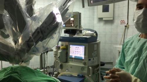  Premieră: Chirurgie minim invazivă cu robotul da Vinci, la Spitalul Militar Central