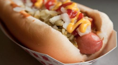 Celebrul hotdog va fi redenumit pentru a nu induce în eroare consumatorii