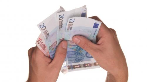 Granturi în valoare de 42.000 de euro pentru 100 de ONG-uri românești