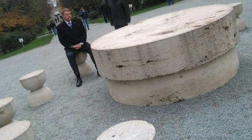 Iohannis: Brâncuşi a pus Masa Tăcerii, într-un parc, nu în muzeu