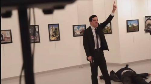 Momentul în care ambasadorul rus ESTE ÎMPUȘCAT (VIDEO) Acesta este ATACATORUL