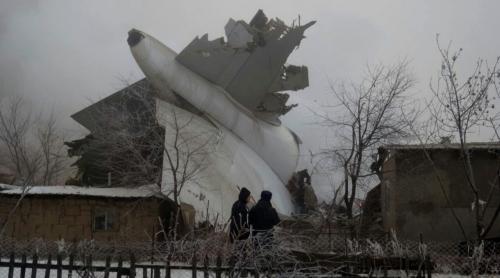 Un avion turcesc s-a prăbuşit peste case, într-un sat din Kârgâzstan. Cel puțin 32 de persoane au murit (VIDEO)