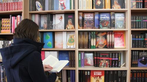 Ce cărţi au citit românii în 2016? O autoare din România, în fruntea topului