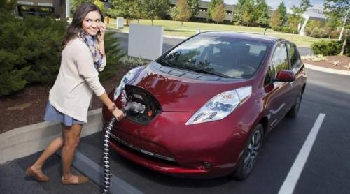 Statul va da 10.000 de euro primă celor care îşi cumpără maşini electrice