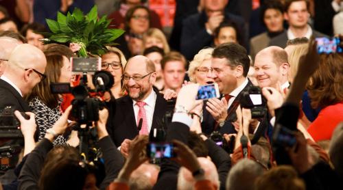 Stimate tovarăşe, stimaţi tovarăşi, Martin Schulz a fost ales cu 100% dintre voturi preşedintele Partidului Social Democrat german