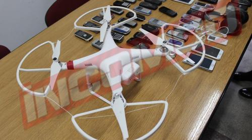 O dronă care transporta un telefon mobil deasupra penitenciarului din Ploiești, dărâmată cu mătura