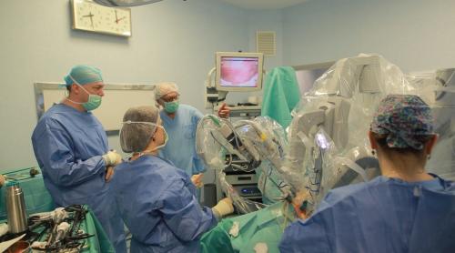 Premieră medicală: Operaţie bariatrică, efectuată cu robotul