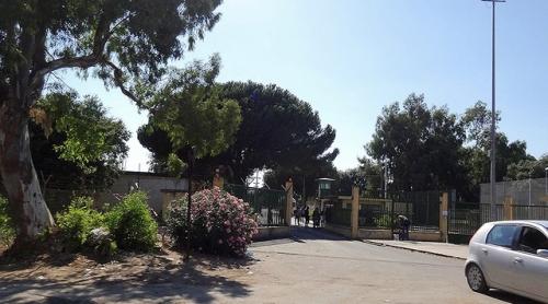 Un centru italian pentru refugiaţi, condus de mafioţi. Câţi bani le-au ajuns în buzunare prin înfometarea imigranţilor