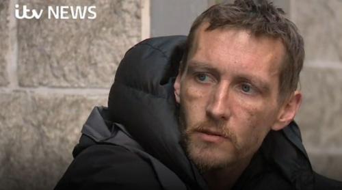 Un homeless, erou la Manchester: Aveau nevoie de ajutor. Dacă sunt pe stradă, asta nu înseamnă că nu am suflet! (VIDEO)