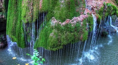 Cascada Bigăr, unică în lume, a fost amenajată eco-turistic