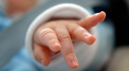 Miracolul de la maternitate: Un bebeluş, aflat în uter s-a salvat pe sine și pe mama sa de la moarte!