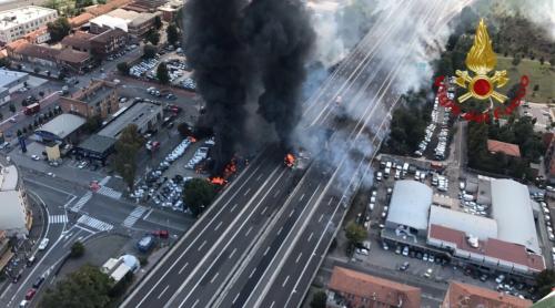 Explozie și incendiu uriaș în apropierea aeroportului din Bologna. Cel puțin un mort și zeci de răniți