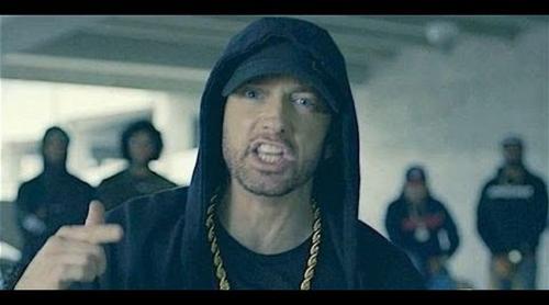 Kamikaze al lui Eminem cucereşte topurile digitale (video)