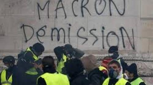 Cum au vandalizat huliganii Arcul de Triumf din Paris (VIDEO)