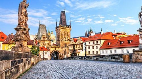 Locuitorii din Praga s-au săturat de turiști