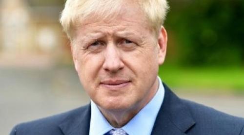 Boris Johnson s-a plimbat, după ce a ieșit de la terapie intensivă, prin spital.”Nu a scăpat” încă de pericol, avertizează tatăl său