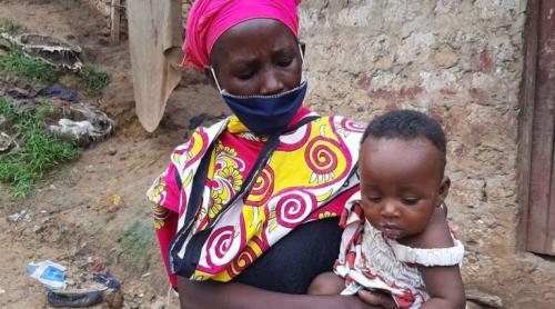 O mamă singură din Kenya șochează o întreagă lume: a pus pietre la fiert în încercarea de a păcăli copiii săi care plângeau de foame