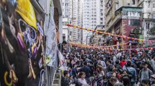 Hong Kong: se reia activitatea în baruri, săli de fitness și saloane de înfrumusețare