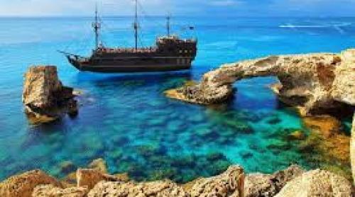 Noi oferte de vacanță: Cipru va suporta cheltuielile medicale pentru turiștii confirmați pozitiv cu noul coronavirus