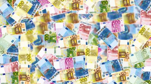 Bloomberg: Europenii ţin la saltea miliarde de euro 