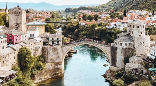 Acord istoric între croați și bosniaci: se organizează alegeri, după 12 ani, în orașul Mostar, simbol al disensiunilor dintre cele două comunități