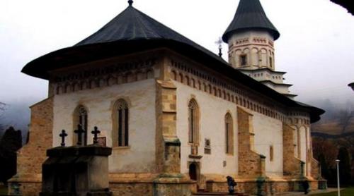 Fabuloasa Românie. S-au deschis bisericile. Rugăciune şi închinăciune la mănăstirile Neamţului