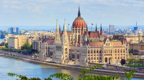 COVID-19. Ungaria închide şcolile, restaurantele şi impune restricţii de circulaţie noaptea, pentru a stăvili epidemia