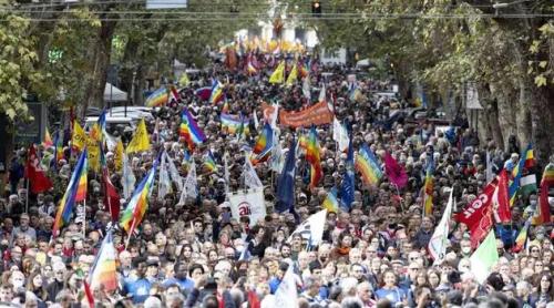 Roma: „Nu războiului. Nu trimiterii de arme": zeci de mii de italieni au manifestat pentru pace