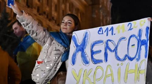 Retragerea trupelor Rusiei din Herson „se potrivește, probabil, ambelor părți”, spun britanicii