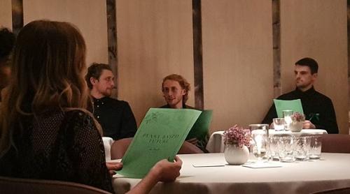Londra: Activiștii de mediu care sustin dietele pe bază de plante au ocupat restaurantul de trei stele al lui Gordon Ramsay