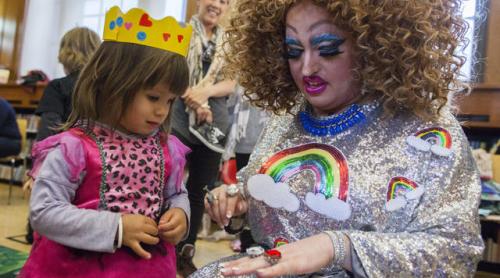 Parlamentarii ruși adoptă o lege care interzice „propaganda” LGBT+: amenzile se ridică la 160.000 euro