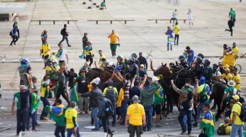 Brazilia: Lula condamnă asaltul locurilor puterii din Brasilia de către „fasciști” 