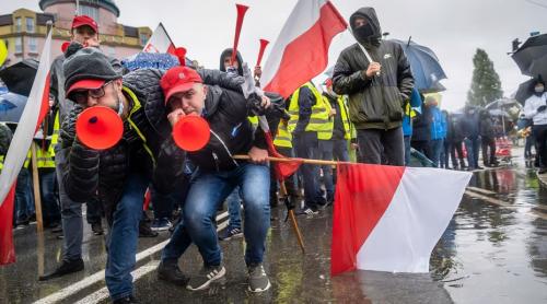 Polonia cere de la UE 1 miliard de euro pentru a permite tranzitul de cereale ucrainene