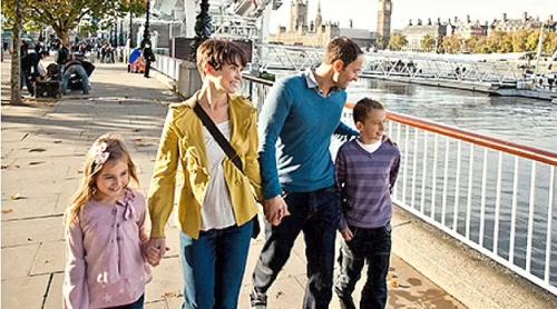 Primăria din Londra a publicat o fotografie care sugerează că o familie albă „nu reprezintă londonezi adevărați”