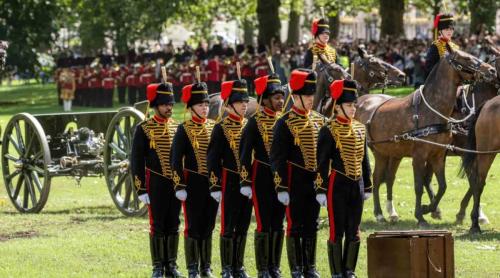 Consevatorii intenționează să reintroducă armata obligatorie în Marea Britanie, dacă vor câștiga alegerile din iulie