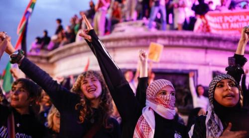 Extrema stânga franceză învinge extrema dreaptă a lui Le Pen într-un șoc electoral