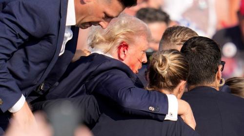 Trump spune că a fost rănit de un glonț care i-a „străpuns” partea superioară a urechii