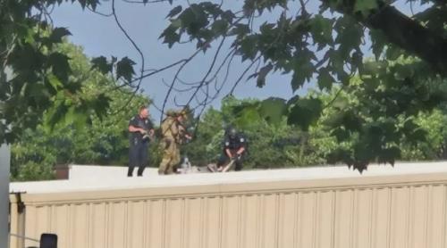 Un ofițer de poliție local l-a găsit pe atacatorul lui Trump dar s-a retras după ce acesta a îndreptat arma spre el